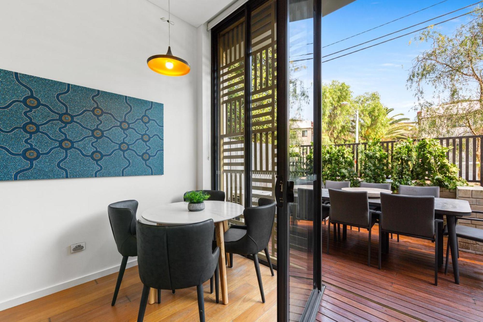 1-bed Unit With Alfresco Dining And Bbq * Sydney